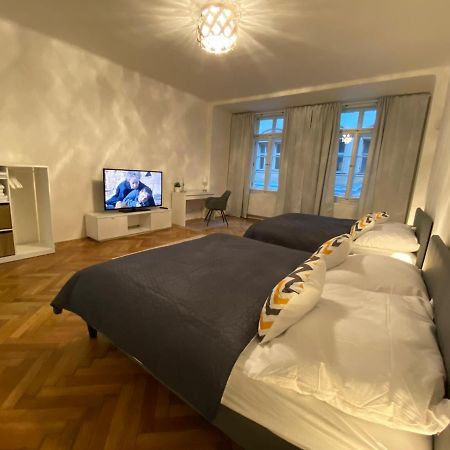 Spacious Apartment On Wenceslas Square Praga Zewnętrze zdjęcie