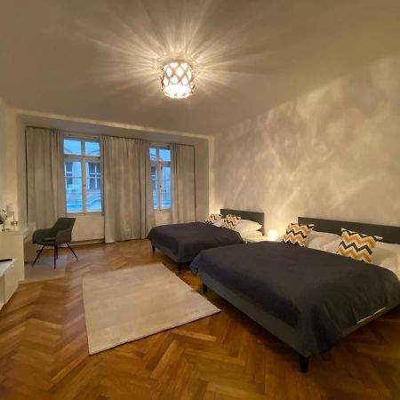 Spacious Apartment On Wenceslas Square Praga Zewnętrze zdjęcie