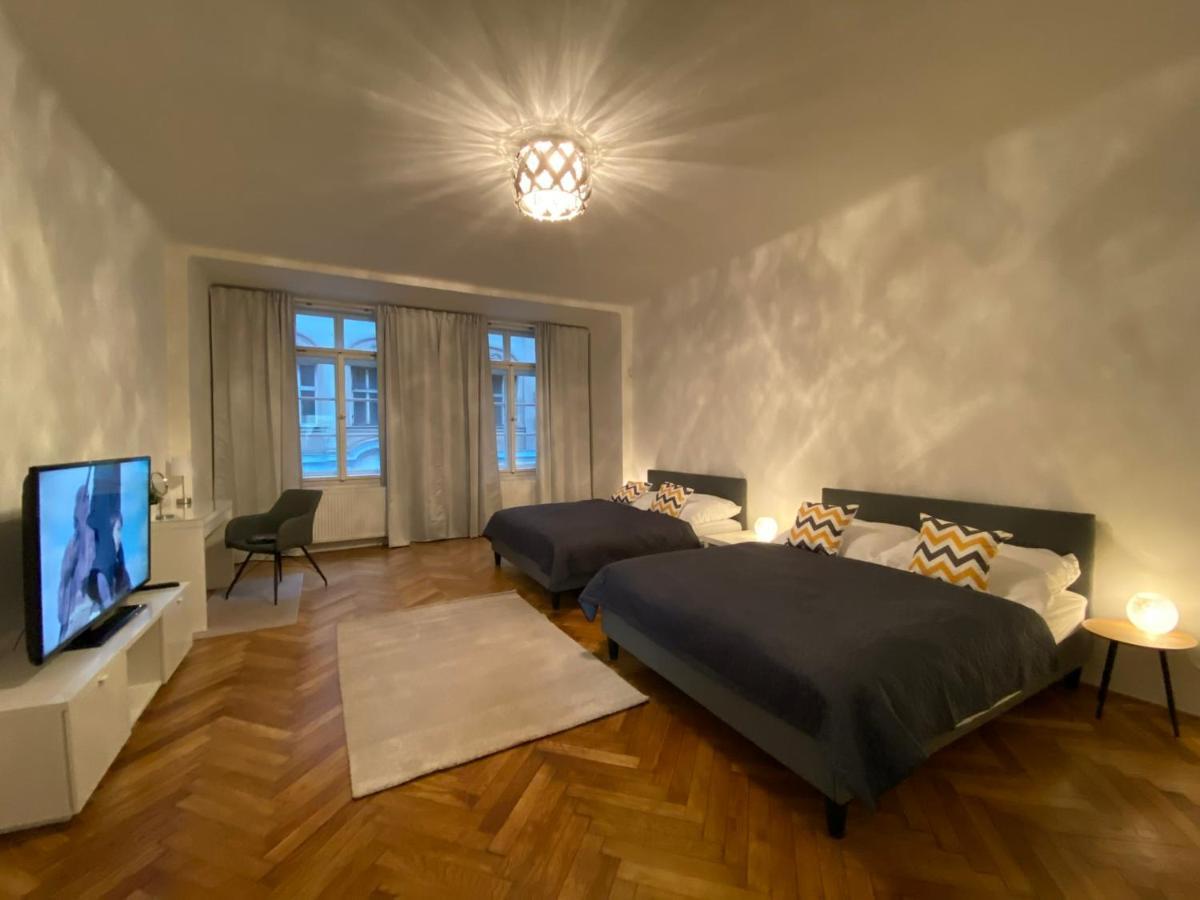 Spacious Apartment On Wenceslas Square Praga Zewnętrze zdjęcie