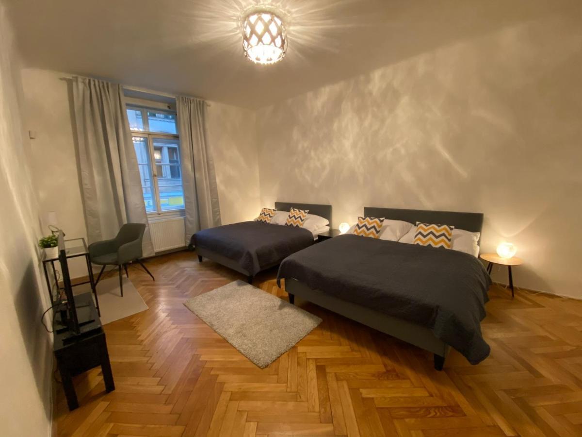 Spacious Apartment On Wenceslas Square Praga Zewnętrze zdjęcie