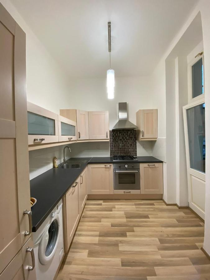 Spacious Apartment On Wenceslas Square Praga Zewnętrze zdjęcie