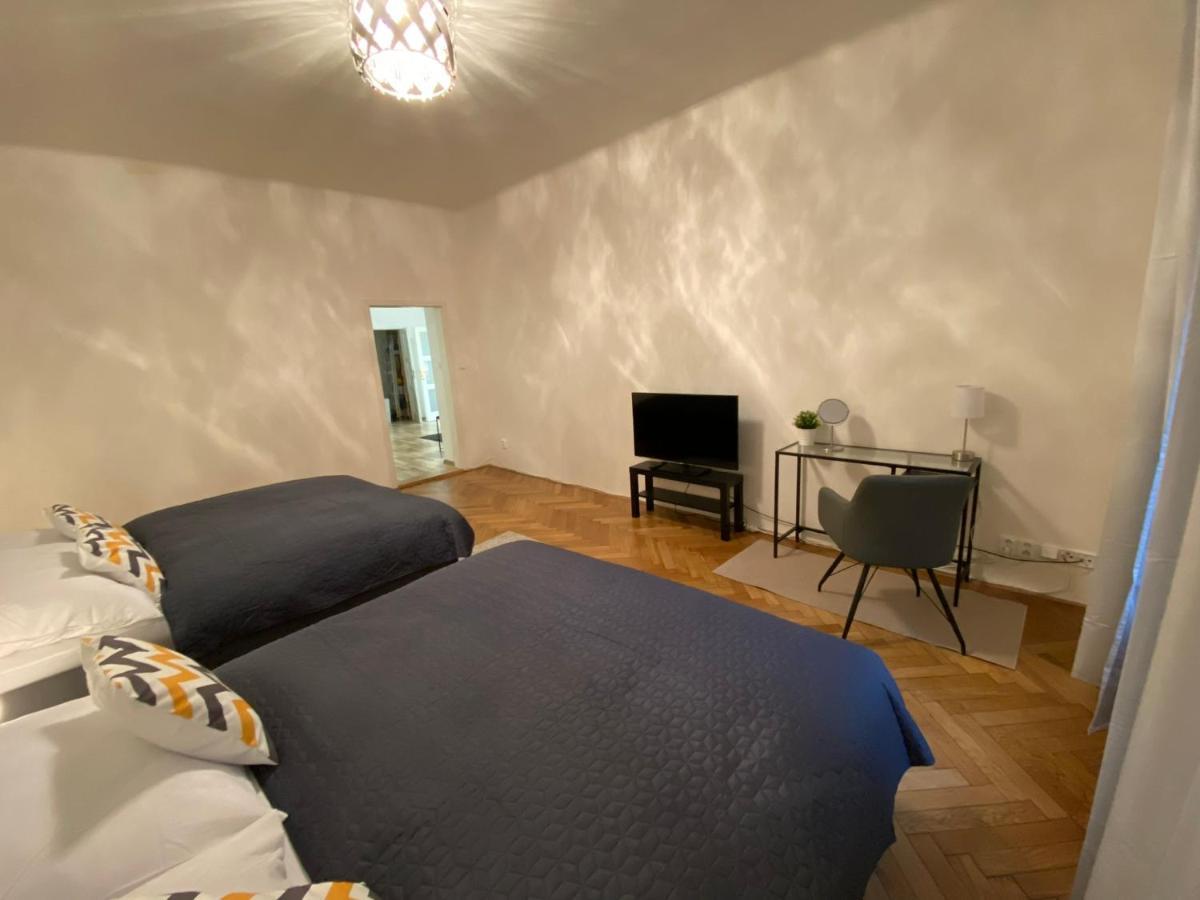 Spacious Apartment On Wenceslas Square Praga Zewnętrze zdjęcie